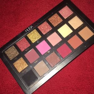 Huda Beauty Eyeshadow Palette Rose Gold Edition